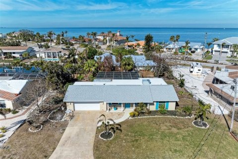 House in Holmes Beach, Florida 2 bedrooms, 139.91 sq.m. № 1716619 - photo 1