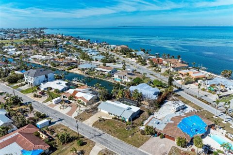 House in Holmes Beach, Florida 2 bedrooms, 139.91 sq.m. № 1716619 - photo 4