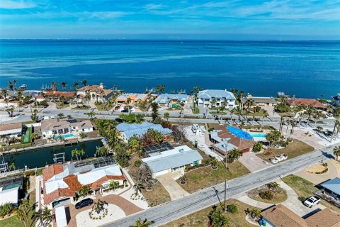 House in Holmes Beach, Florida 2 bedrooms, 139.91 sq.m. № 1716619 - photo 3