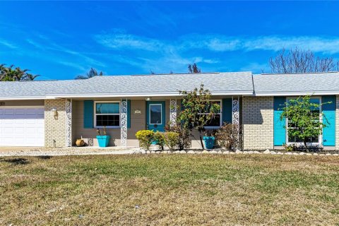 House in Holmes Beach, Florida 2 bedrooms, 139.91 sq.m. № 1716619 - photo 10