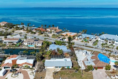 House in Holmes Beach, Florida 2 bedrooms, 139.91 sq.m. № 1716619 - photo 2