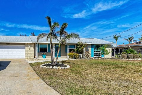 House in Holmes Beach, Florida 2 bedrooms, 139.91 sq.m. № 1716619 - photo 8