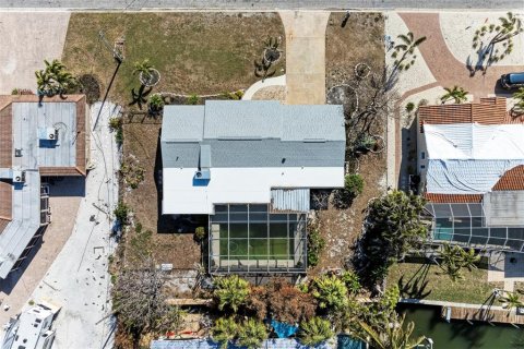 House in Holmes Beach, Florida 2 bedrooms, 139.91 sq.m. № 1716619 - photo 6