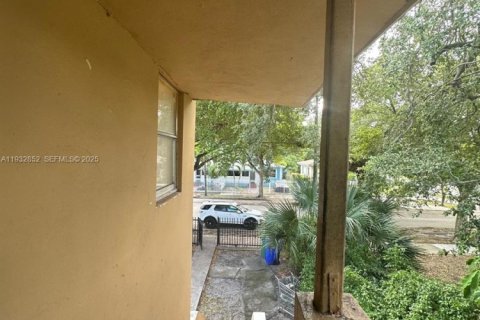 Casa en alquiler en Miami, Florida, 2 dormitorios, 148.27 m2 № 1991100 - foto 5