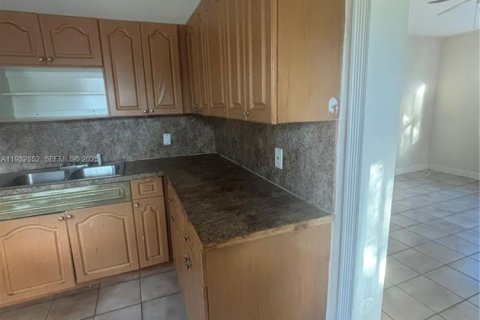 Casa en alquiler en Miami, Florida, 2 dormitorios, 148.27 m2 № 1991100 - foto 10