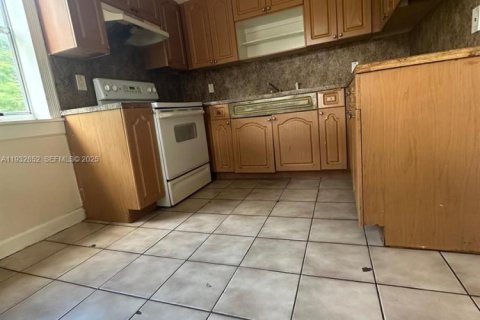 Casa en alquiler en Miami, Florida, 2 dormitorios, 148.27 m2 № 1991100 - foto 11