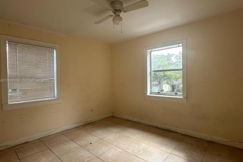 Casa en alquiler en Miami, Florida, 2 dormitorios, 148.27 m2 № 1991100 - foto 3