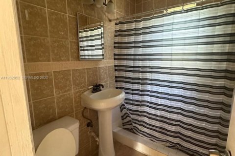 Casa en alquiler en Miami, Florida, 2 dormitorios, 148.27 m2 № 1991100 - foto 6