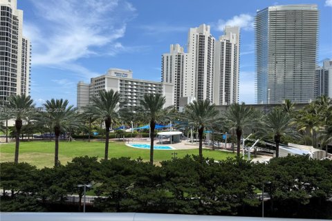 Copropriété à louer à Sunny Isles Beach, Floride: 1 chambre, 93.37 m2 № 2169121 - photo 2