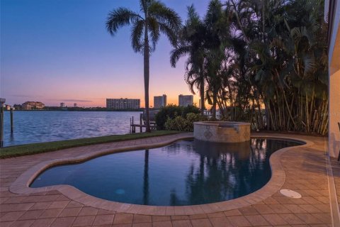 Villa ou maison à vendre à Saint Petersburg, Floride: 5 chambres, 464.51 m2 № 2422669 - photo 3