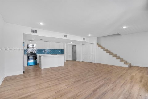 Купить коммерческую недвижимость в Майами, Флорида 1021.92м2, № 2048535 - фото 16