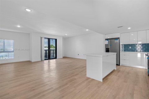 Купить коммерческую недвижимость в Майами, Флорида 1021.92м2, № 2048535 - фото 12