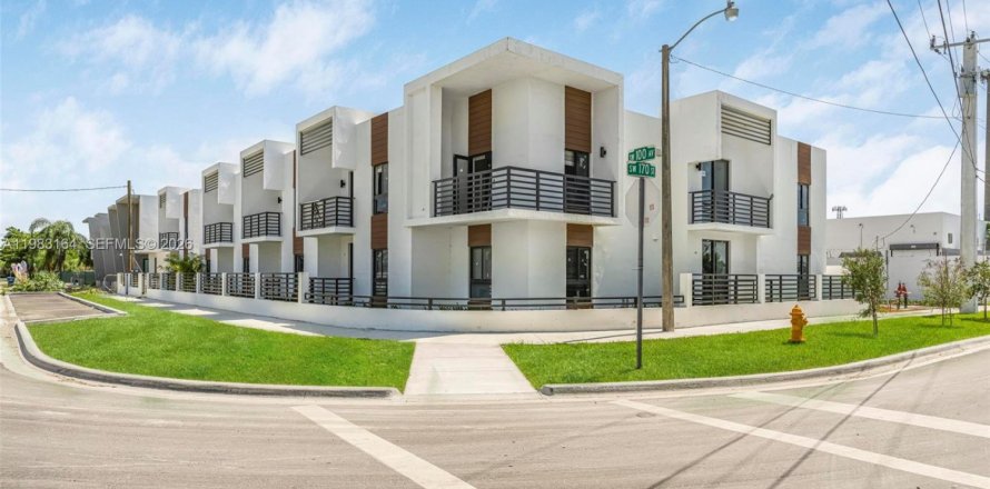 Коммерческая недвижимость в Майами, Флорида 1021.92м2 № 2048535