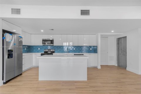 Купить коммерческую недвижимость в Майами, Флорида 1021.92м2, № 2048535 - фото 22