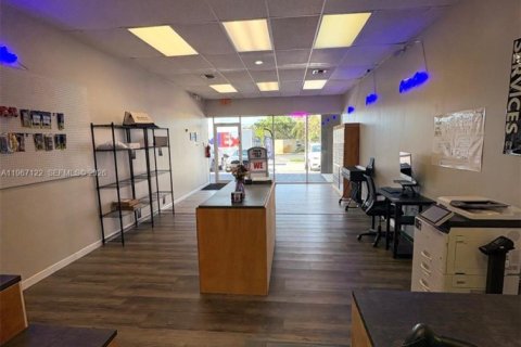 Commercial property in Cutler Bay, Florida № 2081368 - photo 3