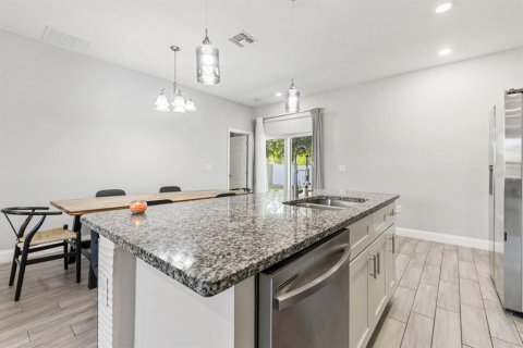 House in Kissimmee, Florida 4 bedrooms, 154.03 sq.m. № 2308136 - photo 6