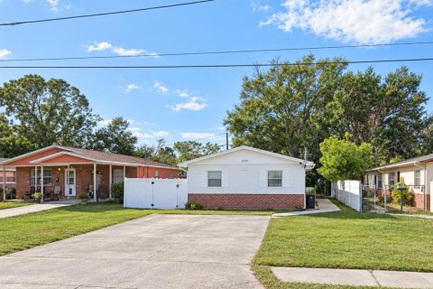 Commercial property in Pinellas Park, Florida 4 bedrooms, 115.38 sq.m. № 2377829