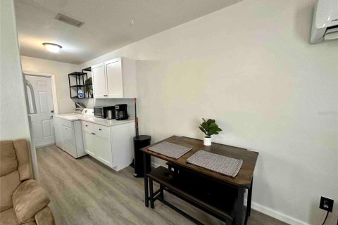 Commercial property in Pinellas Park, Florida 4 bedrooms, 115.38 sq.m. № 2377829 - photo 12