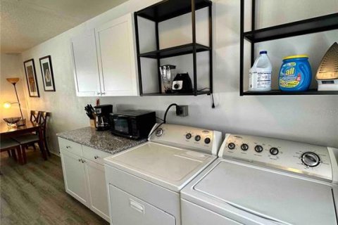 Commercial property in Pinellas Park, Florida 4 bedrooms, 115.38 sq.m. № 2377829 - photo 6