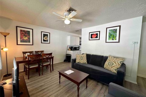 Commercial property in Pinellas Park, Florida 4 bedrooms, 115.38 sq.m. № 2377829 - photo 2