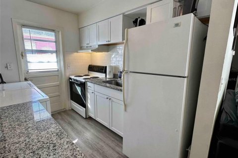 Commercial property in Pinellas Park, Florida 4 bedrooms, 115.38 sq.m. № 2377829 - photo 4