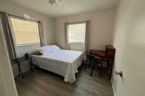 Commercial property in Pinellas Park, Florida 4 bedrooms, 115.38 sq.m. № 2377829 - photo 18