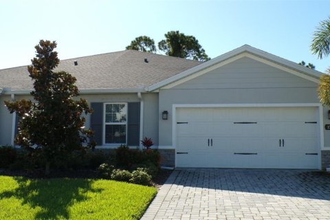 House in Port Charlotte, Florida 2 bedrooms, 136.57 sq.m. № 2329946
