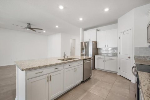 Casa en venta en Zephyrhills, Florida, 4 dormitorios, 190.08 m2 № 1831711 - foto 10