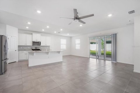 Casa en venta en Zephyrhills, Florida, 4 dormitorios, 190.08 m2 № 1831711 - foto 4