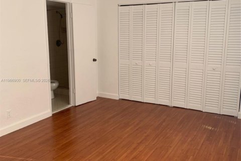 Снять в аренду таунхаус в Дейви, Флорида 3 спальни, 130.06м2, № 2029025 - фото 14