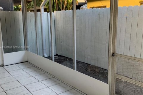 Снять в аренду таунхаус в Дейви, Флорида 3 спальни, 130.06м2, № 2029025 - фото 18