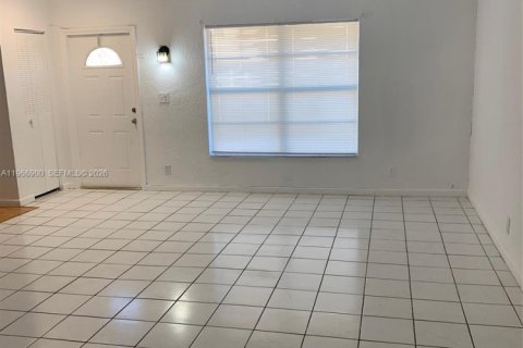 Снять в аренду таунхаус в Дейви, Флорида 3 спальни, 130.06м2, № 2029025 - фото 2