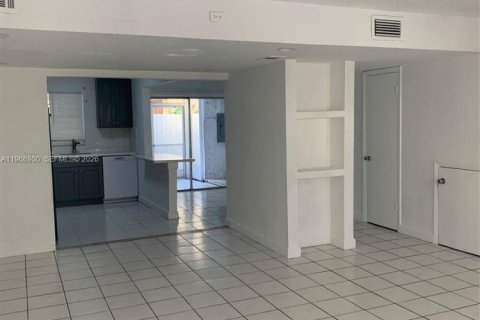 Снять в аренду таунхаус в Дейви, Флорида 3 спальни, 130.06м2, № 2029025 - фото 5