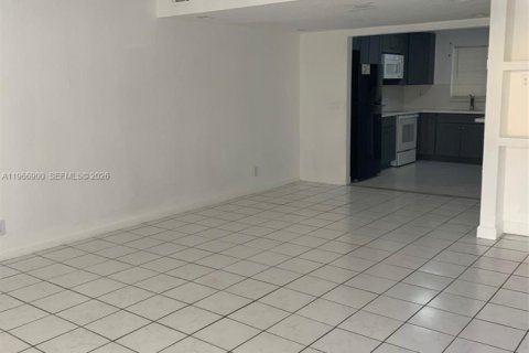 Снять в аренду таунхаус в Дейви, Флорида 3 спальни, 130.06м2, № 2029025 - фото 3