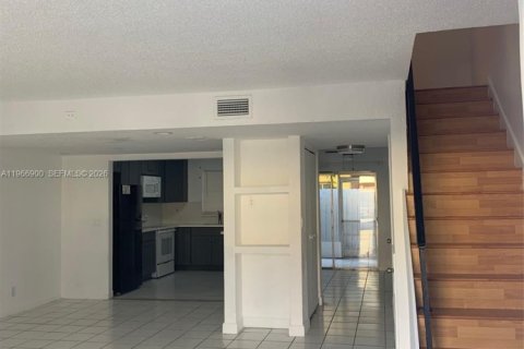 Снять в аренду таунхаус в Дейви, Флорида 3 спальни, 130.06м2, № 2029025 - фото 4