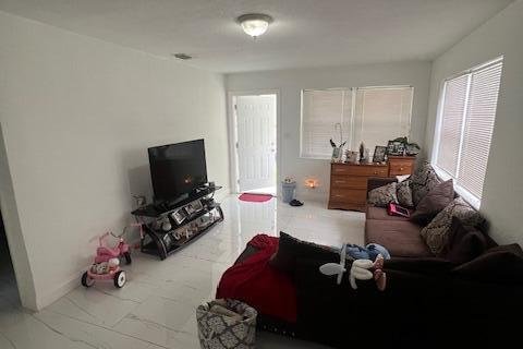 Commercial property in Dania Beach, Florida 179.77 sq.m. № 2179587 - photo 13