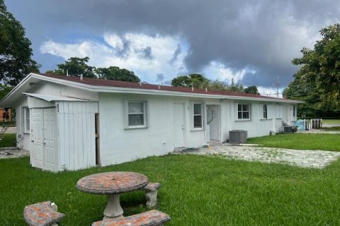 Commercial property in Dania Beach, Florida 179.77 sq.m. № 2179587