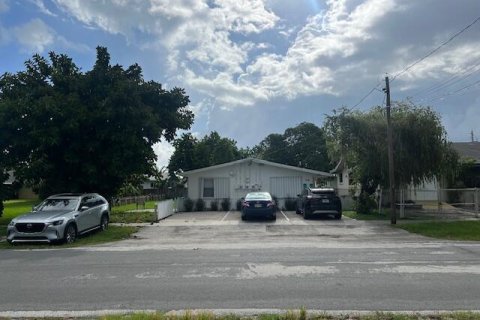 Commercial property in Dania Beach, Florida 179.77 sq.m. № 2179587 - photo 6