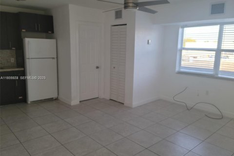 Apartment in Hollywood, Florida 1 bedroom № 1994042 - photo 8