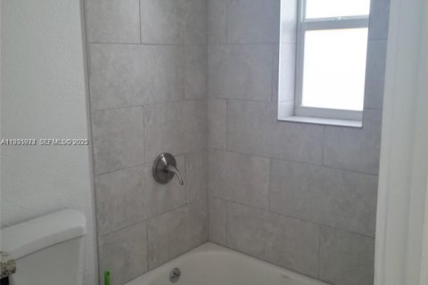 Apartment in Hollywood, Florida 1 bedroom № 1994042 - photo 5