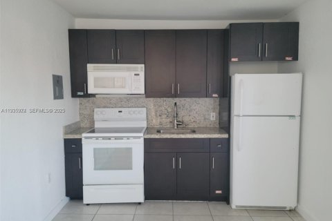 Apartment in Hollywood, Florida 1 bedroom № 1994042 - photo 1