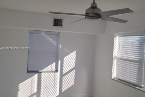Apartment in Hollywood, Florida 1 bedroom № 1994042 - photo 6
