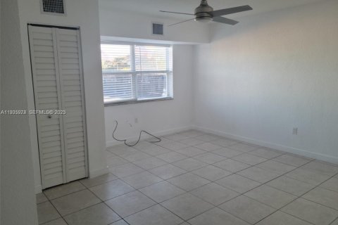Apartment in Hollywood, Florida 1 bedroom № 1994042 - photo 2
