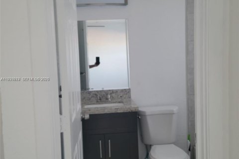 Apartment in Hollywood, Florida 1 bedroom № 1994042 - photo 4