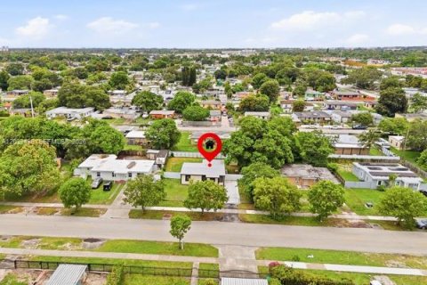 House in Miami Gardens, Florida 3 bedrooms, 80.27 sq.m. № 2242433 - photo 21