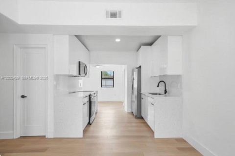 House in Miami Gardens, Florida 3 bedrooms, 80.27 sq.m. № 2242433 - photo 10
