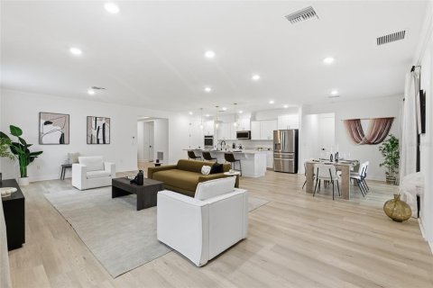 Casa en venta en Newberry, Florida, 4 dormitorios, 247.77 m2 № 2385811 - foto 17
