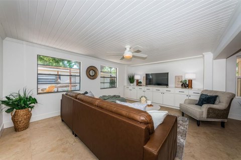 Casa en venta en Tampa, Florida, 3 dormitorios, 165.18 m2 № 1919347 - foto 13
