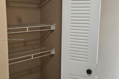 Снять в аренду кондоминиум в Майами-Бич, Флорида 2 спальни, 92.9м2, № 2085243 - фото 25