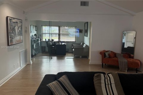 House in Tamarac, Florida 3 bedrooms, 192.59 sq.m. № 2052176 - photo 6